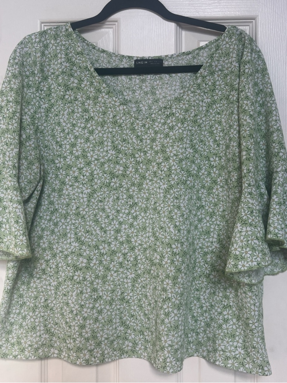 SHEIN Light Green Floral Scoop Neck Blouse
